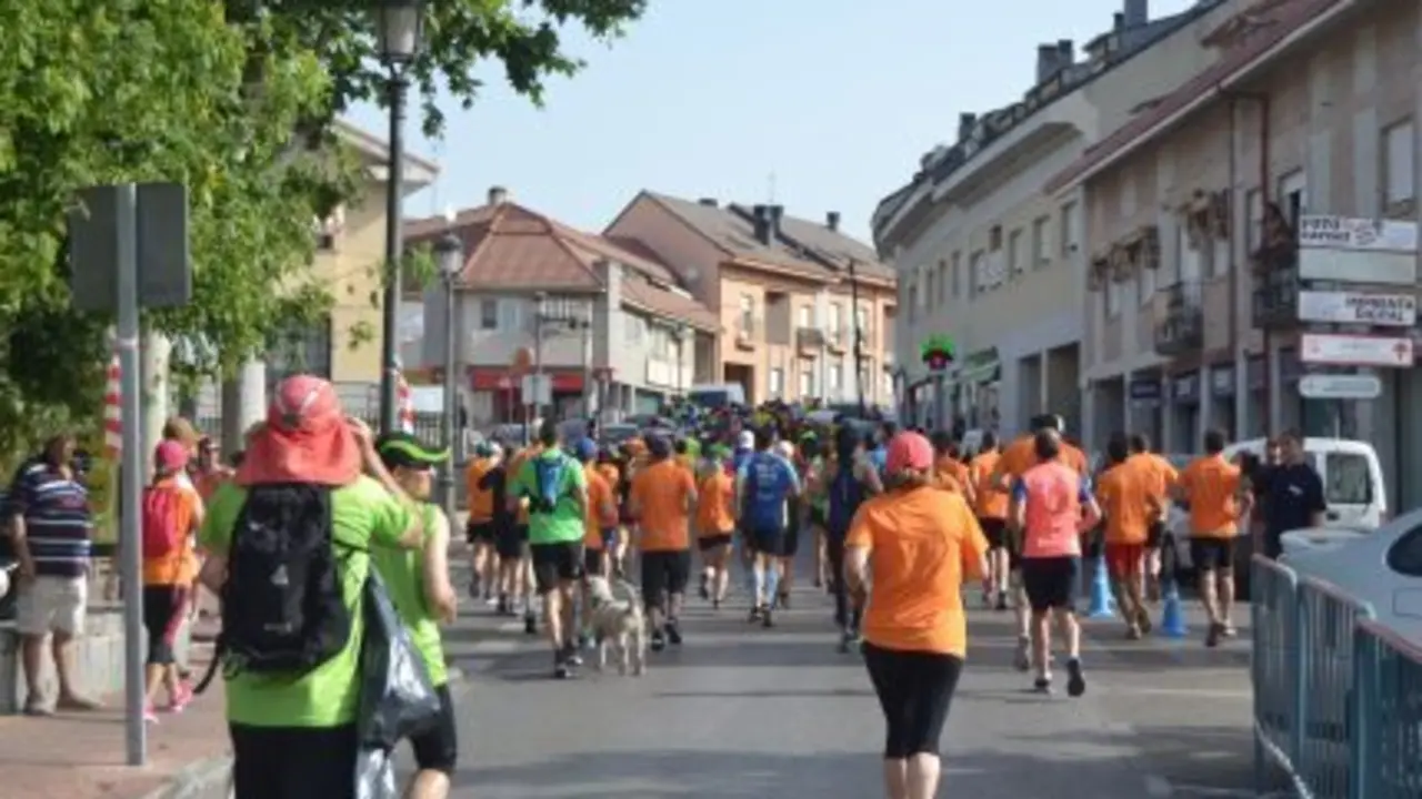 Varias personas corriendo, imagen de archivo.