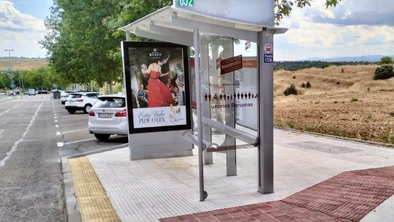 Imagen de una marquesina de autob&uacute;s interurbano