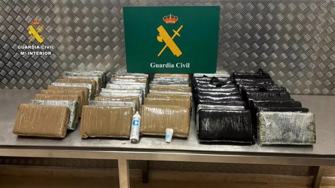 Fardos de droga interceptados por la Guardia Civil