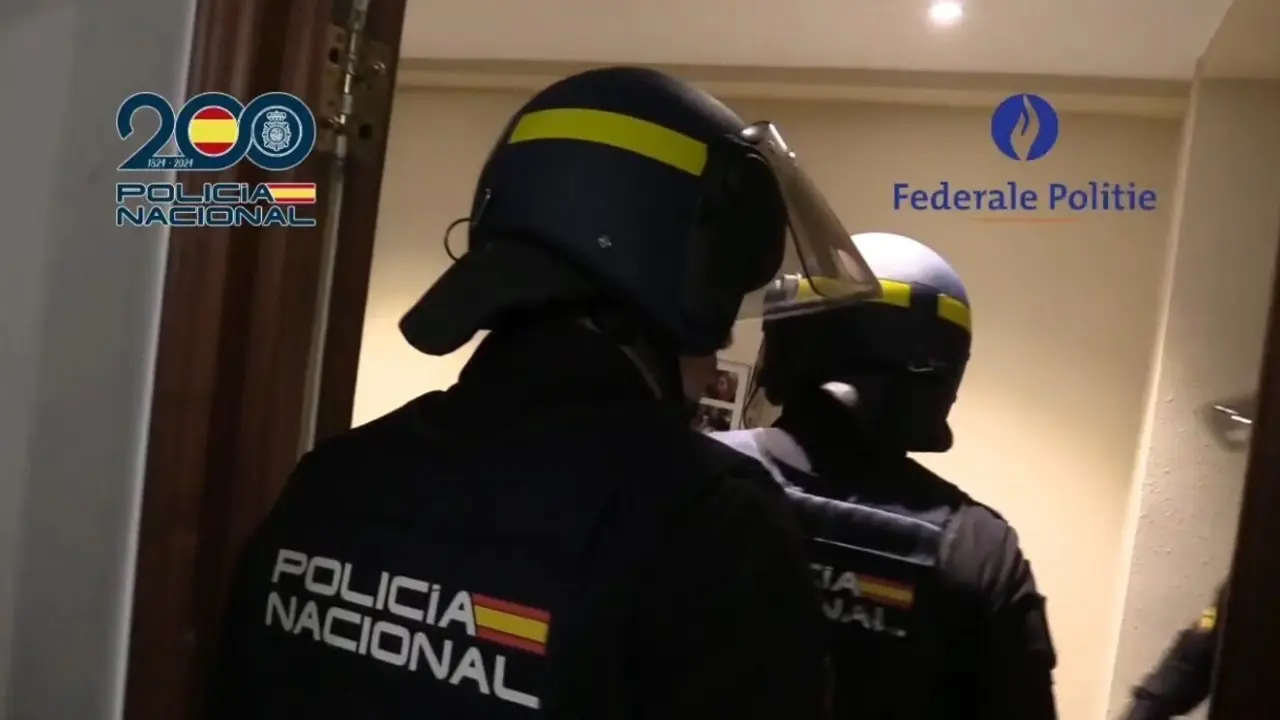 Agentes de polic&iacute;a actuando en una intervenci&oacute;n.