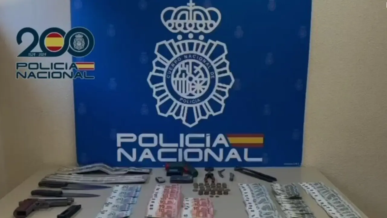 Dos detenidos por atracar a punta de pistola un estanco de San Blas.