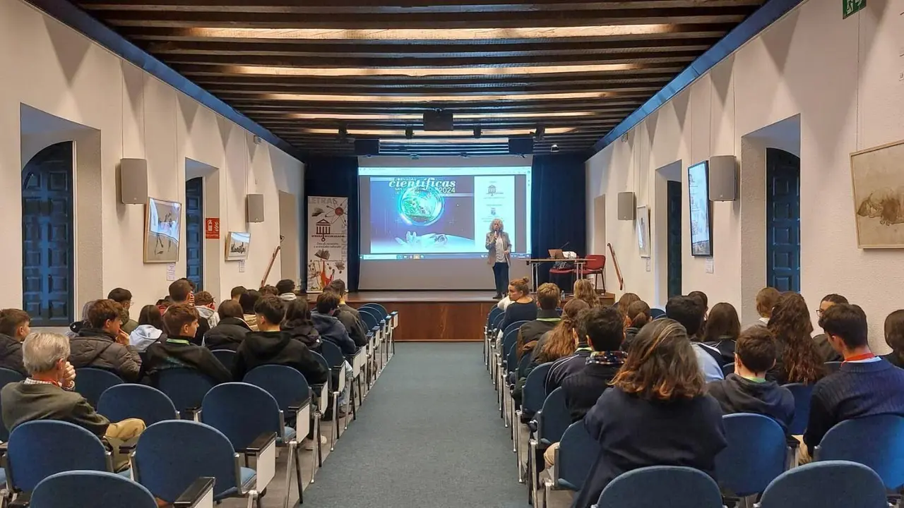 Sala de presentaci&oacute;n de las Jornadas con asistentes.