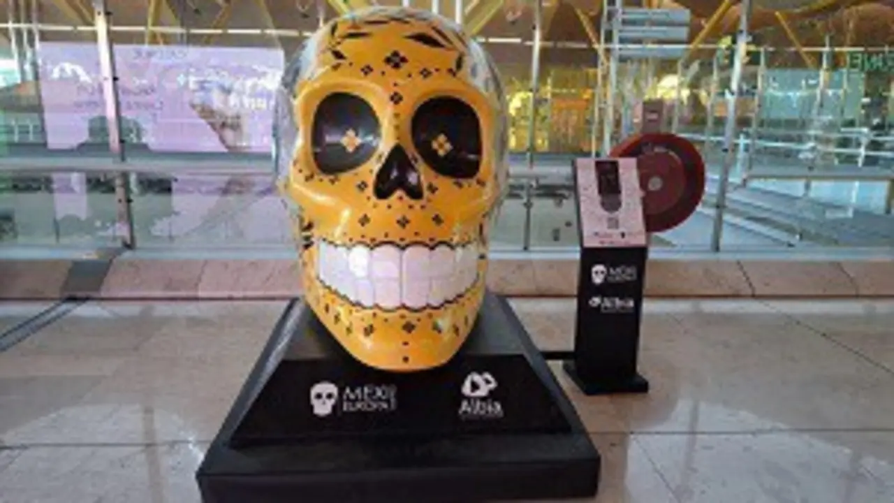 Exposici&oacute;n en el aeropuerto de Madrid Barajas.