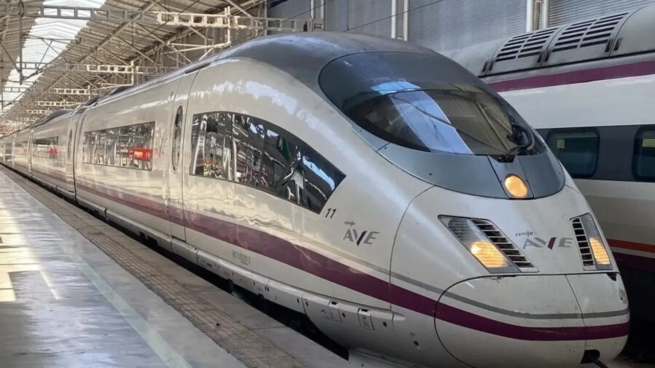 Foto de archivo de un tren AVE de Renfe.
