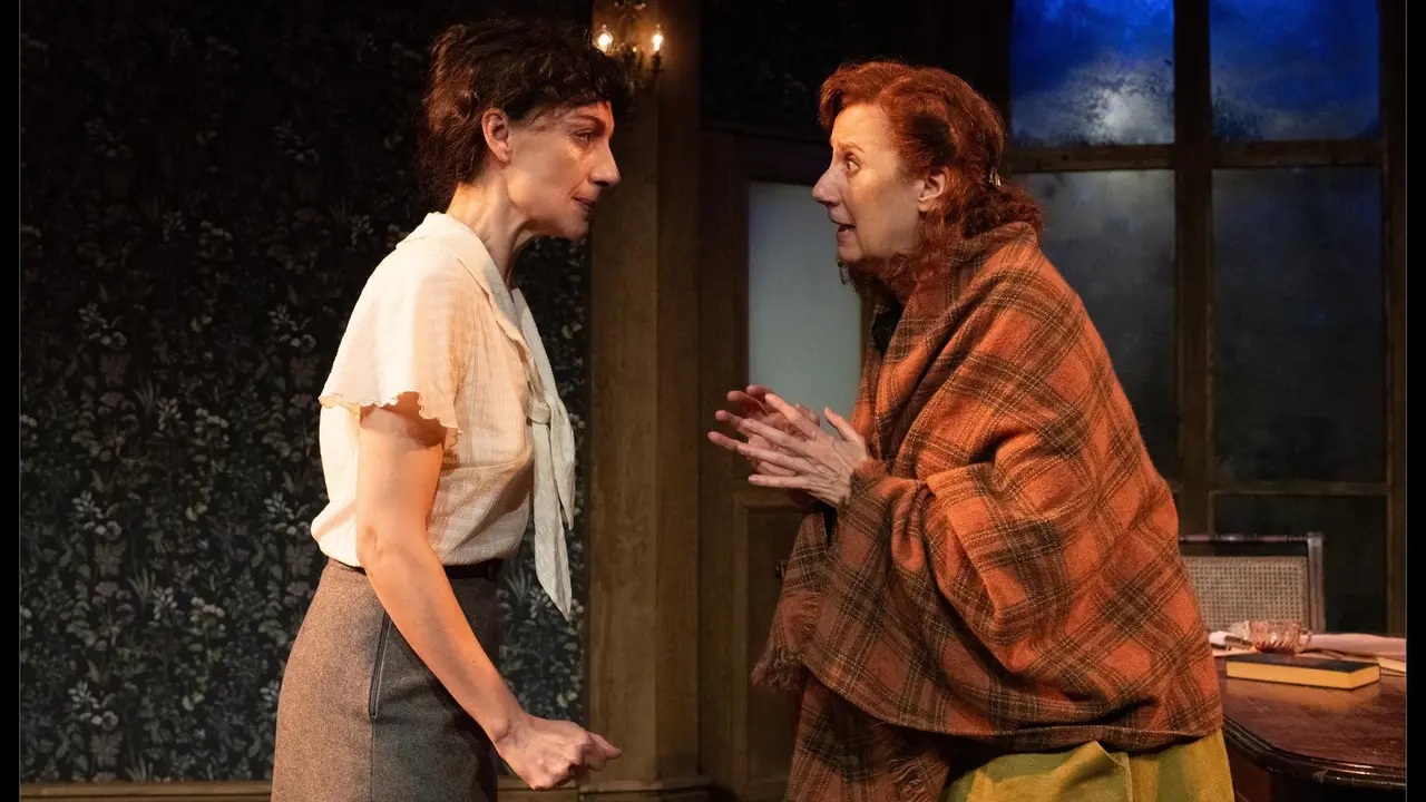Imagen de Javier Naval extra&iacute;da de la web del Teatro Espa&ntilde;ol. Escena concreta de la obra 'Bernice'.