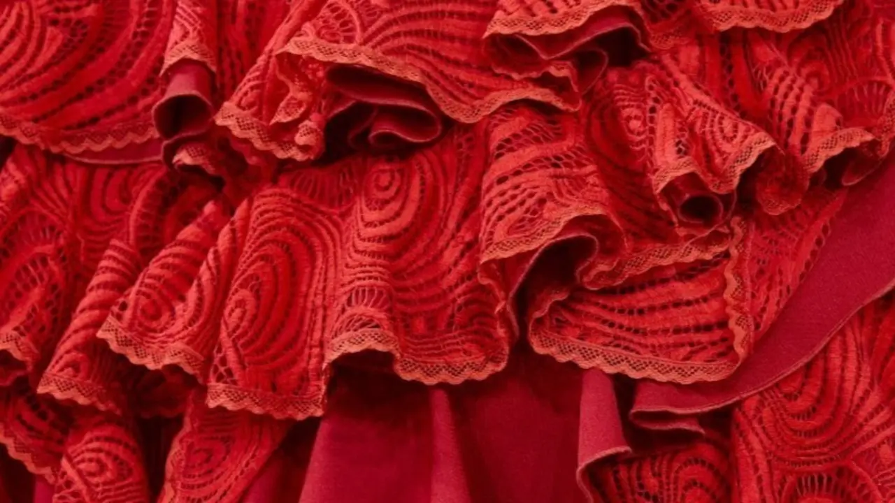 Falda flamenca color rojo.