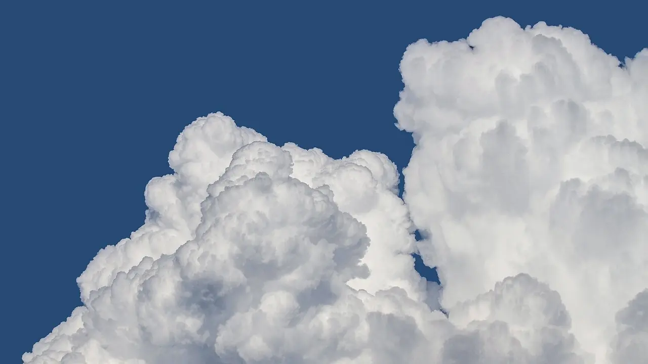 Imagen de archivo de cielo con nubes.