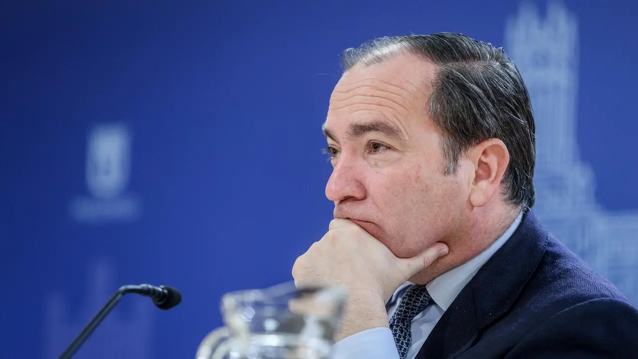El delegado de Urbanismo, Medio Ambiente y Movilidad, Borja Carabante, durante una rueda de prensa posterior a la Junta de Gobierno, en el Palacio de Cibeles