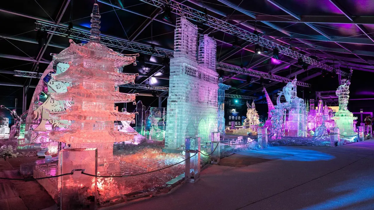 Esculturas de hielo pertenecientes a las 'M&aacute;gicas Navidades' de Torrej&oacute;n de Ardoz, en el Recinto Ferial
