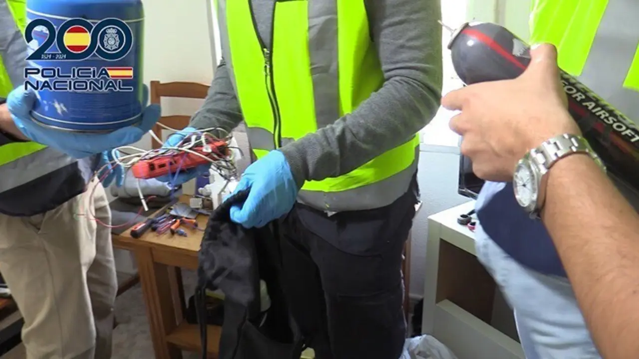 Detenido un vecino de Usera por da&ntilde;ar y pintar 26 coches aparcados en su barrio.