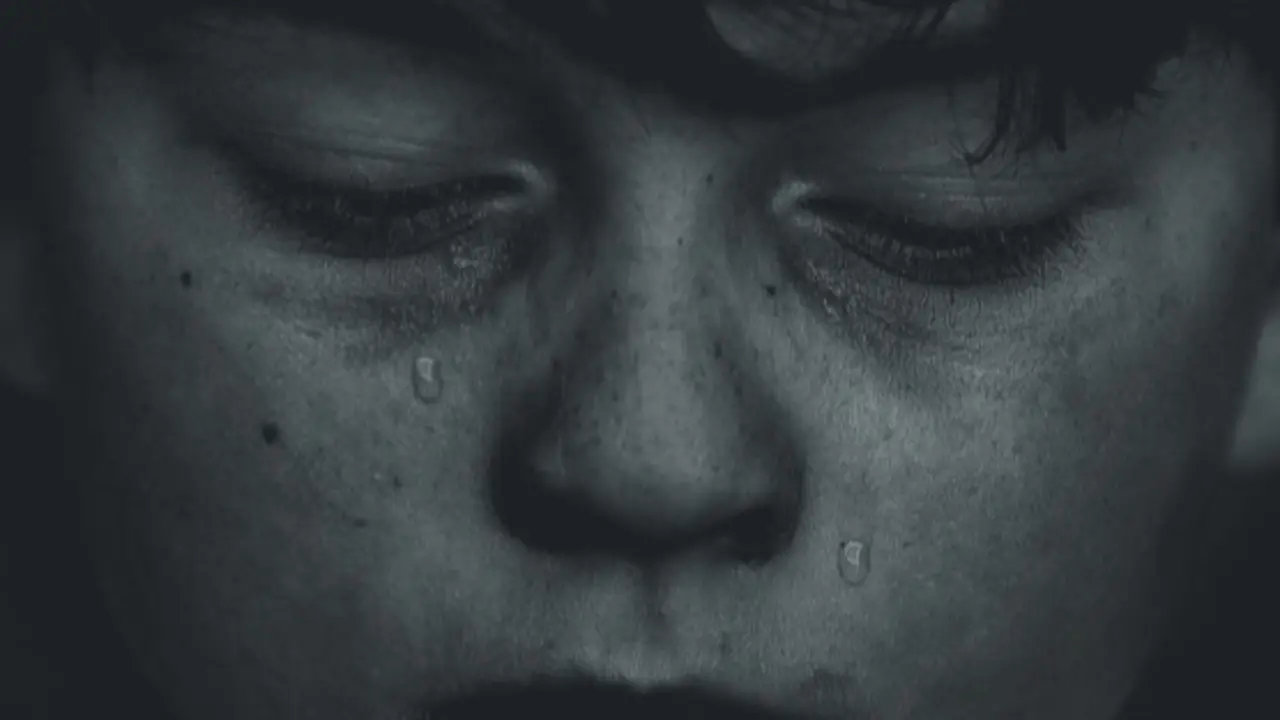 Imagen de un menor llorando