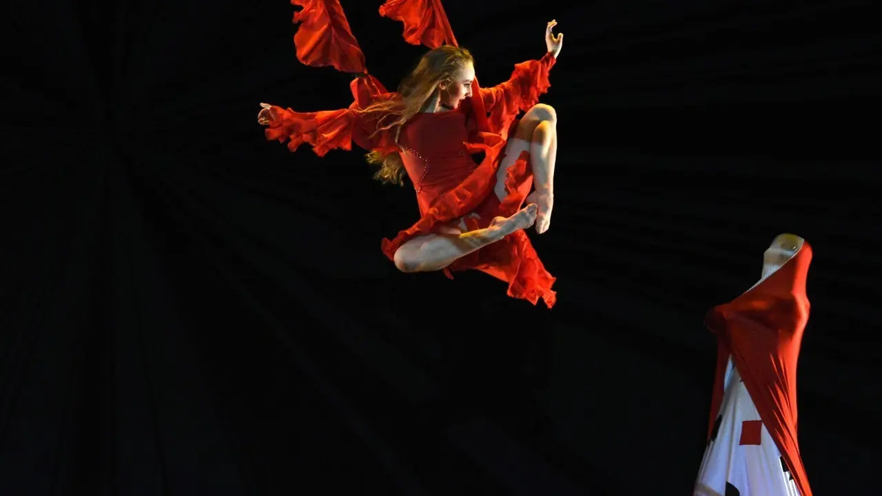 Imagen de 'Alice' de MOMIX.