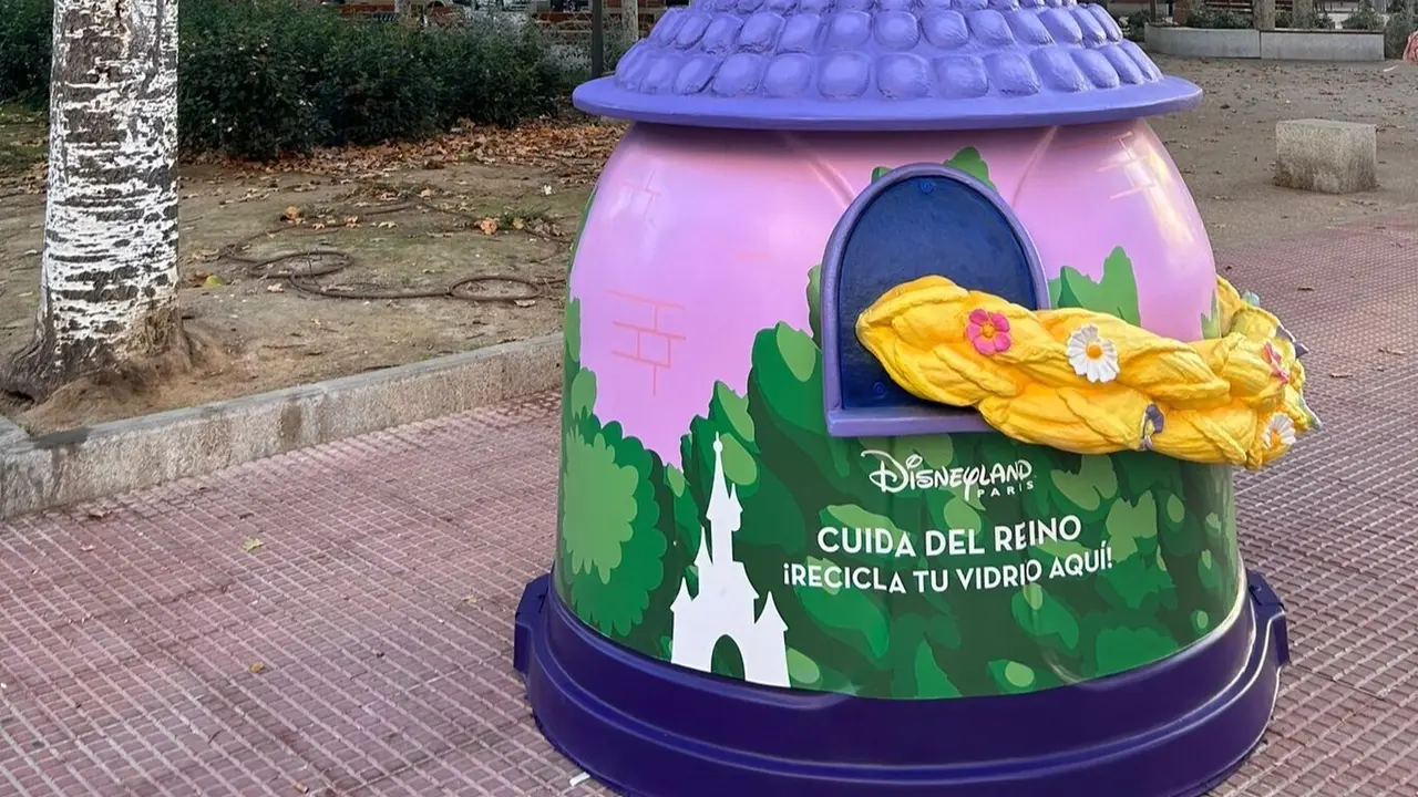 Contenedor para reciclar vidrio tematizado de Rapunzel.