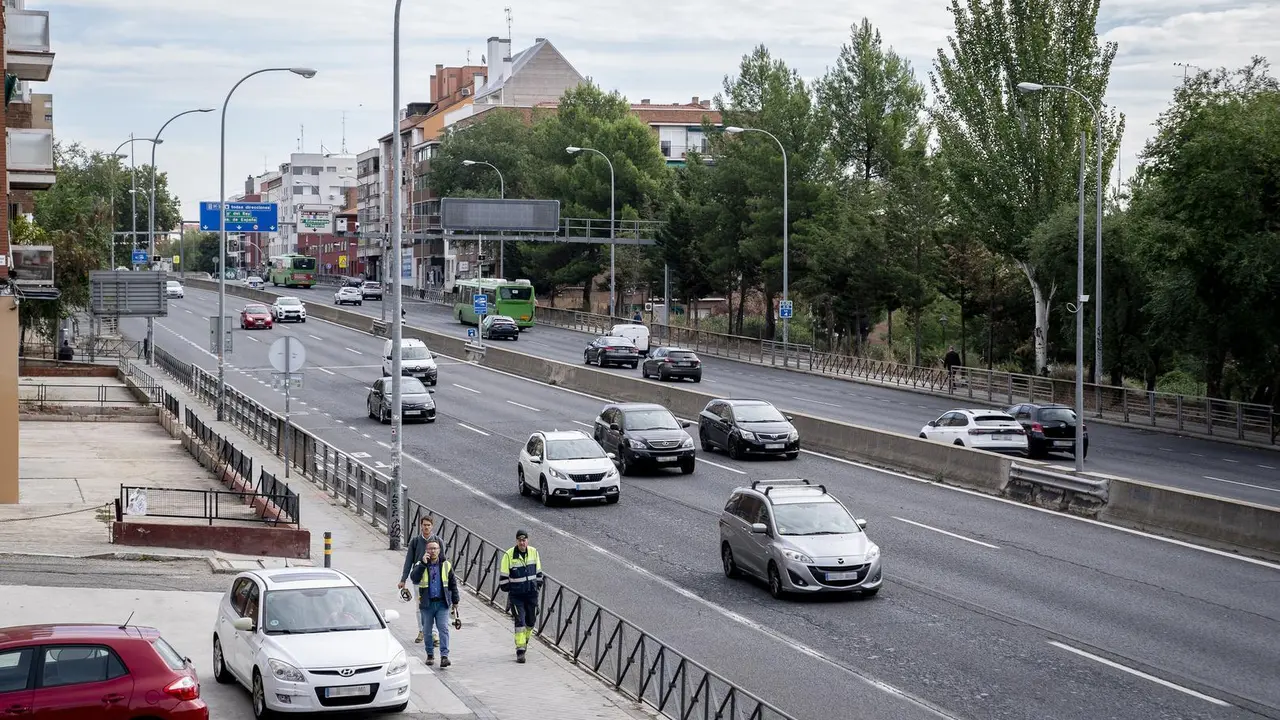 Archivo - Vista de la A-5 antes de las obras de soterramiento y la construcci&oacute;n del futuro Paseo Verde del Suroeste, a 11 de octubre de 2024.