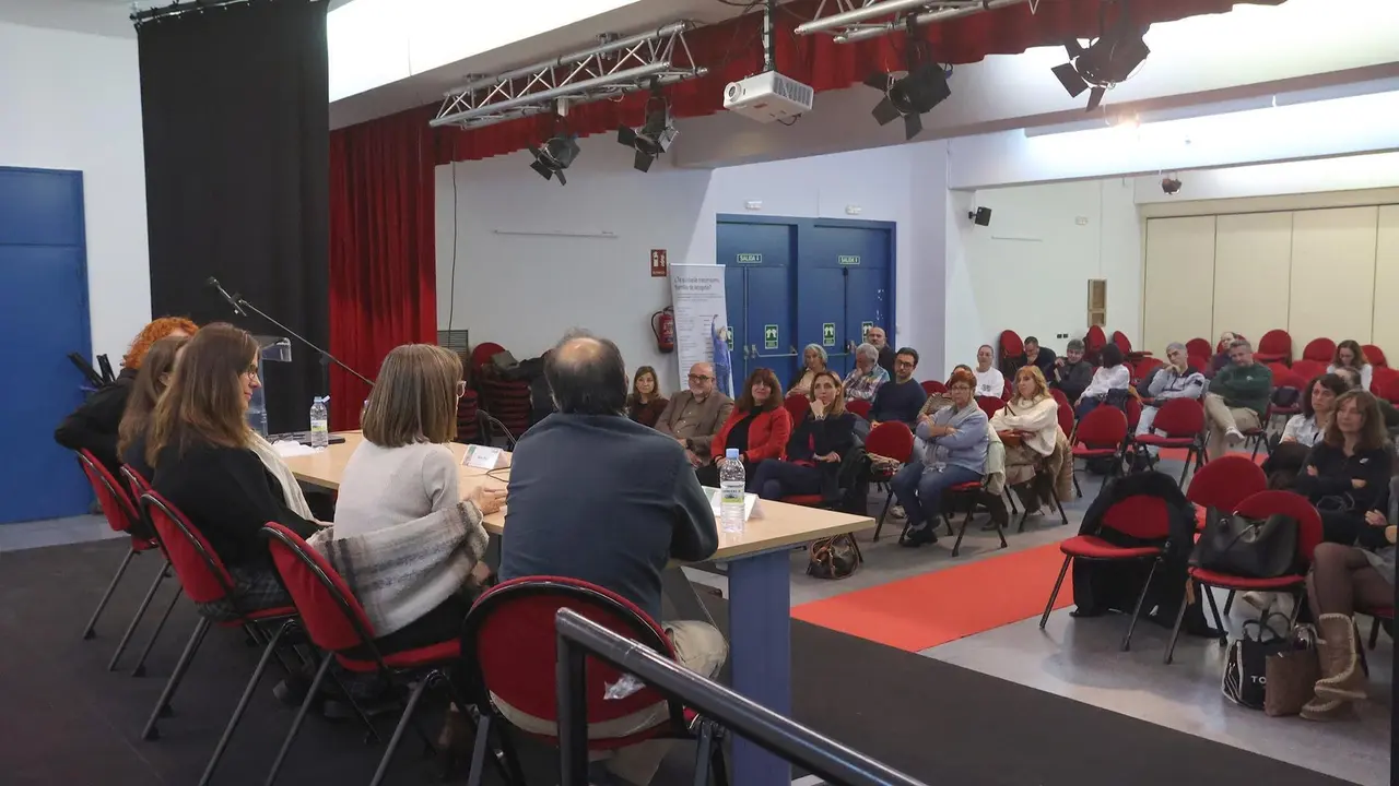 Mesa redonda dentro de la iniciativa 'Acogimiento familiar'.