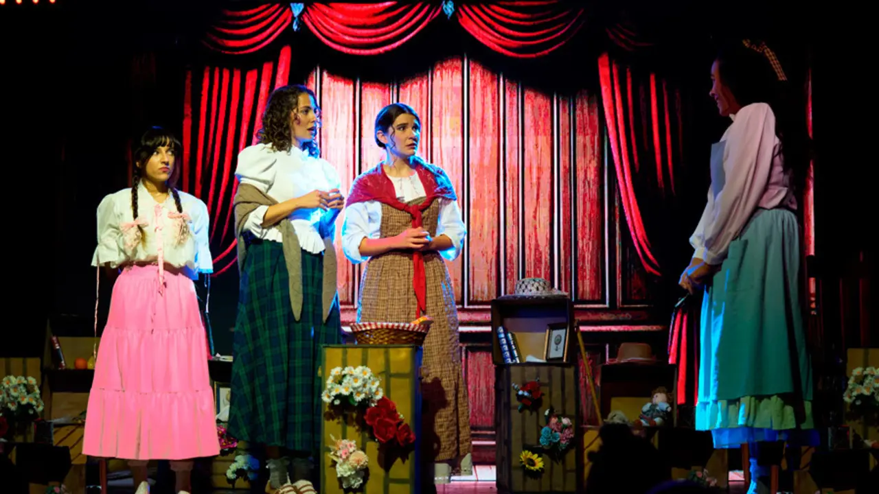 El elenco en una escena de la nueva adaptaci&oacute;n de 'Mujercitas'.
