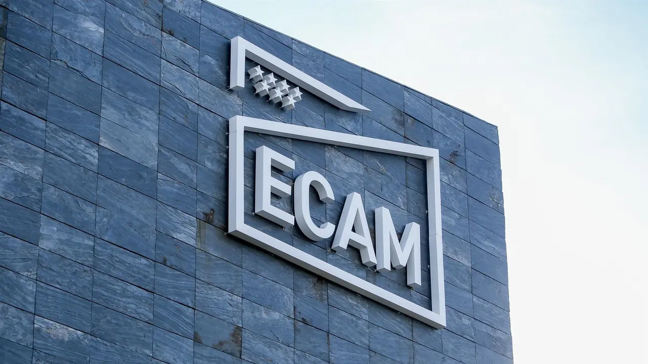 Fachada ECAM.