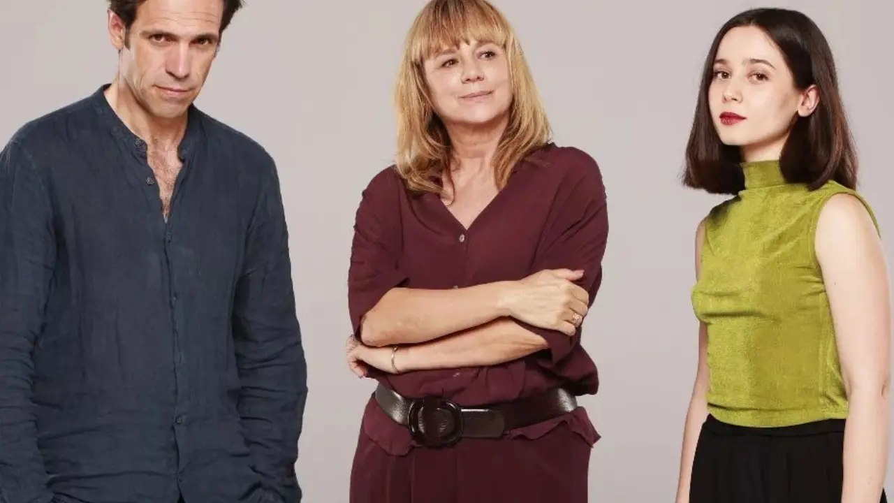 Protagonistas de 'El cuarto de atr&aacute;s'.