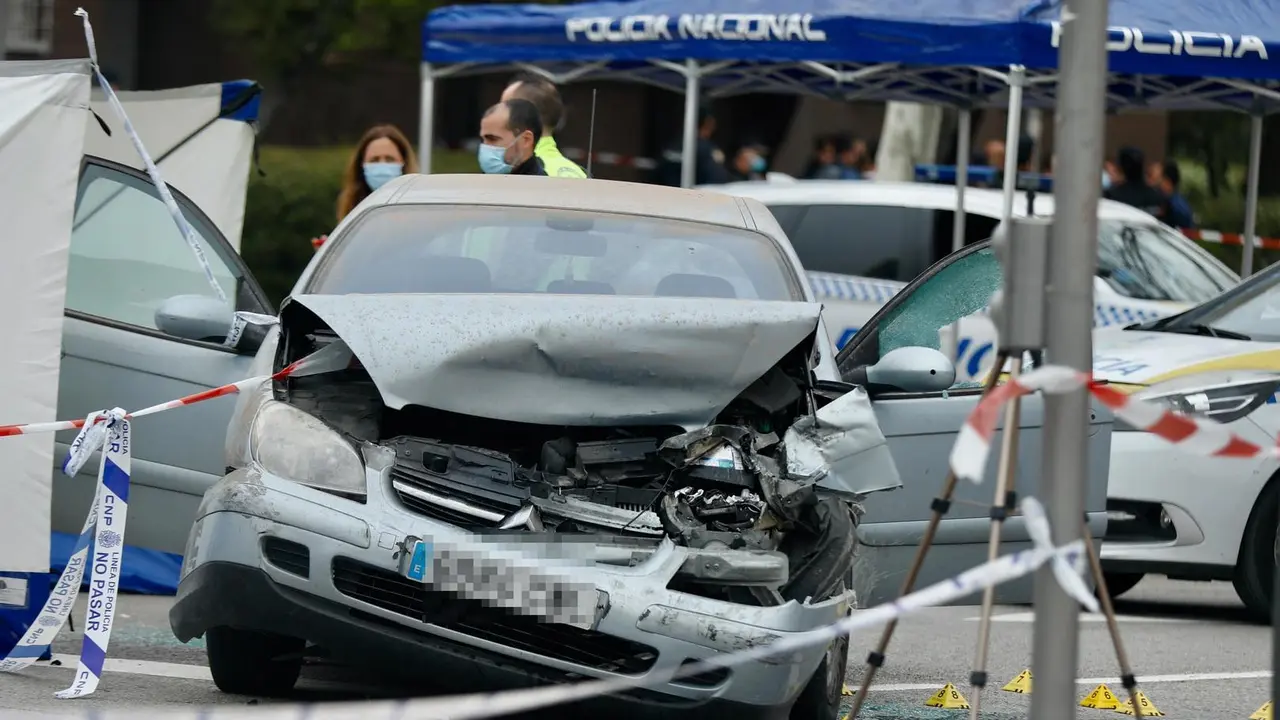 Imagen de archivo de los restos del coche tras la colisi&oacute;n.