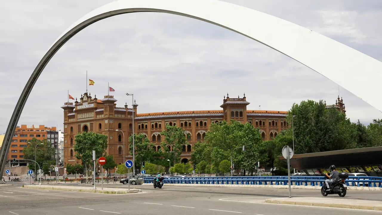 Ambiente del Puente de Ventas cercano a la Plaza de Toros de Las Ventas.