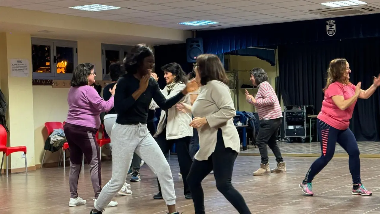 Mujeres en el taller de autodefensa celebrado en Legan&eacute;s. Imagen: Ayuntamiento de Legan&eacute;s.