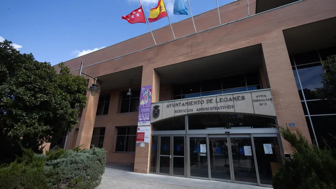 Fachada del Ayuntamiento de Legan&eacute;s.