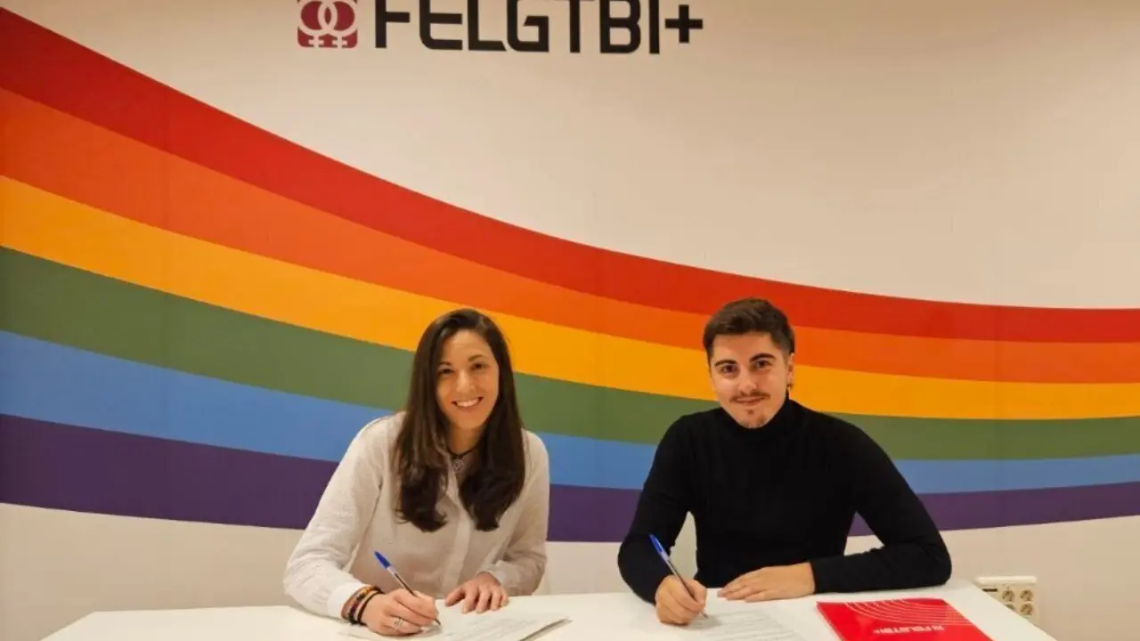 FELGTBI+, a al izquierda su presidenta Paula Iglesias.