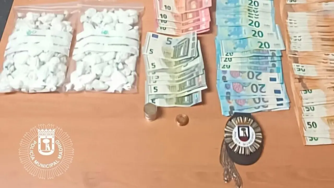 Droga y dinero incautados.