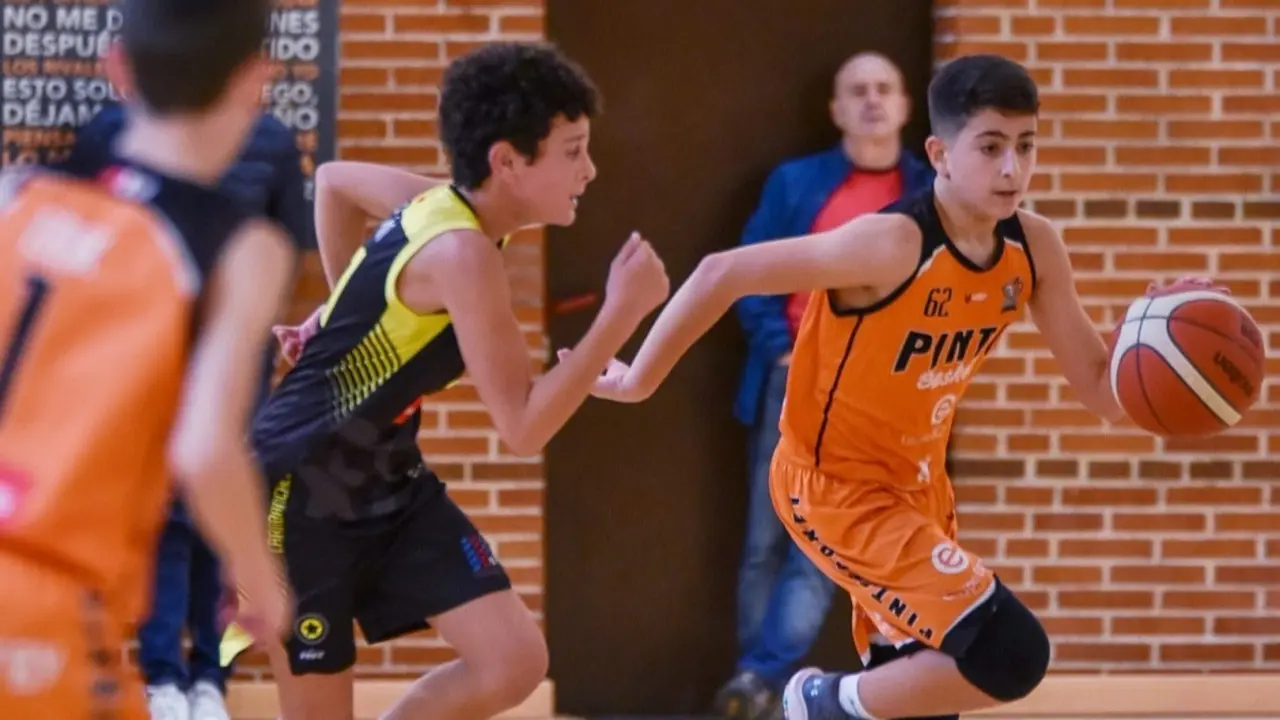 Imagen de archivo, partido de baloncesto.