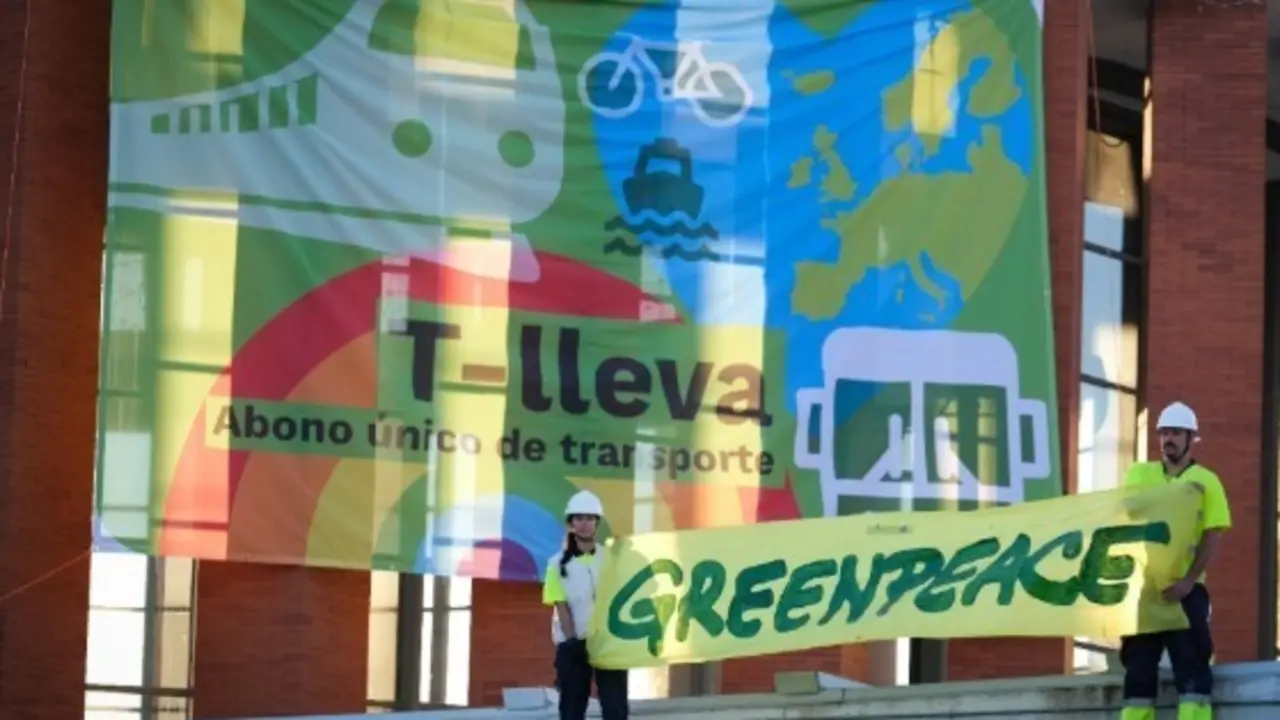 Campa&ntilde;a Greenpeace abono transporte.