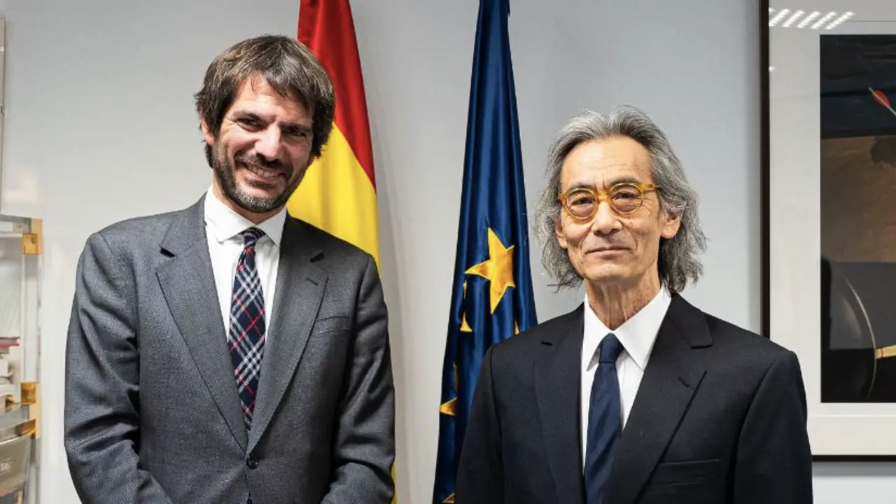 Kent Nagano junto al Ministro de Cultura.