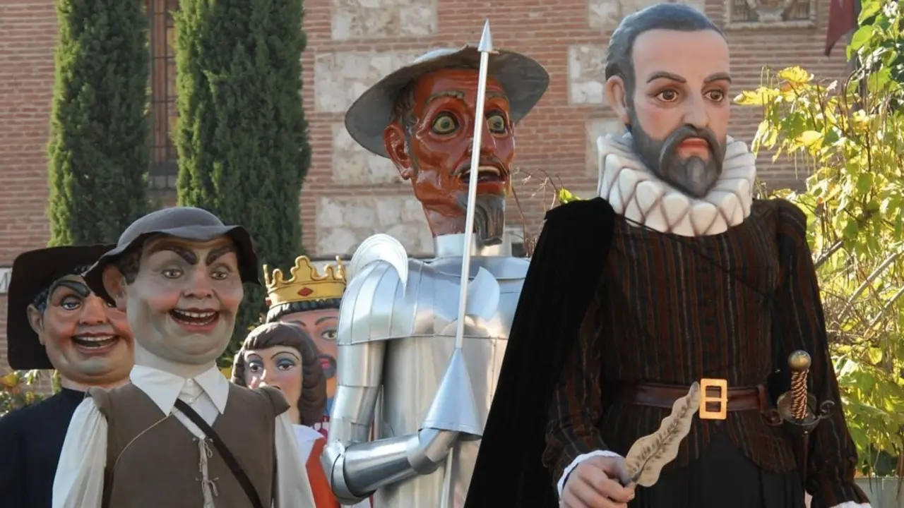 La comparsa de Gigantes y Cabezudos.