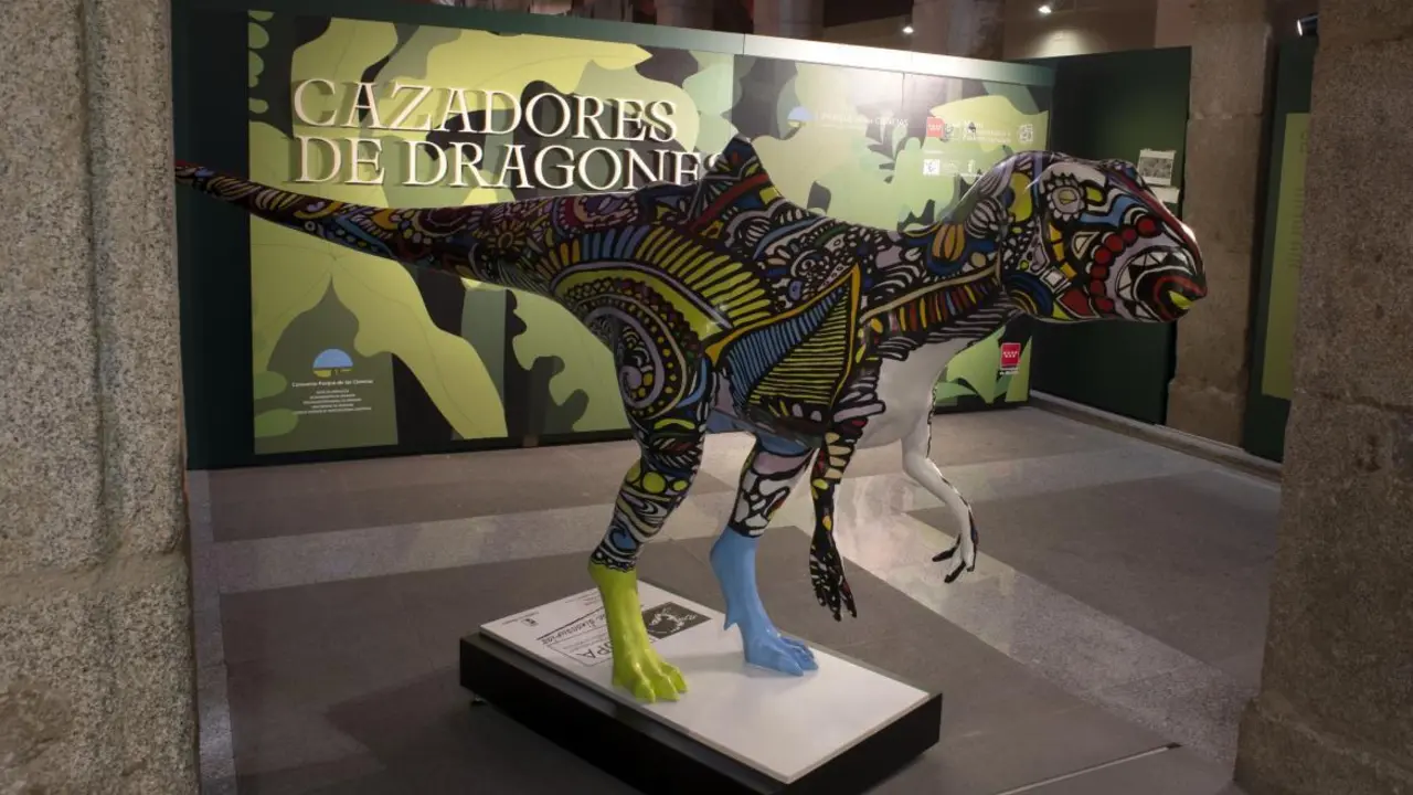 Entrada a la exposici&oacute;n 'Cazadores de dragones'.