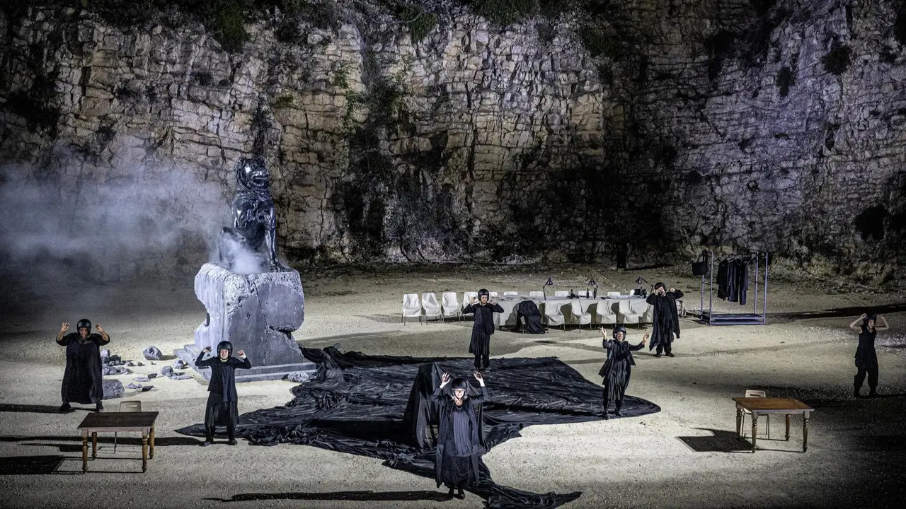 Escena de la obra 'H&eacute;cube, pas H&eacute;cube'.