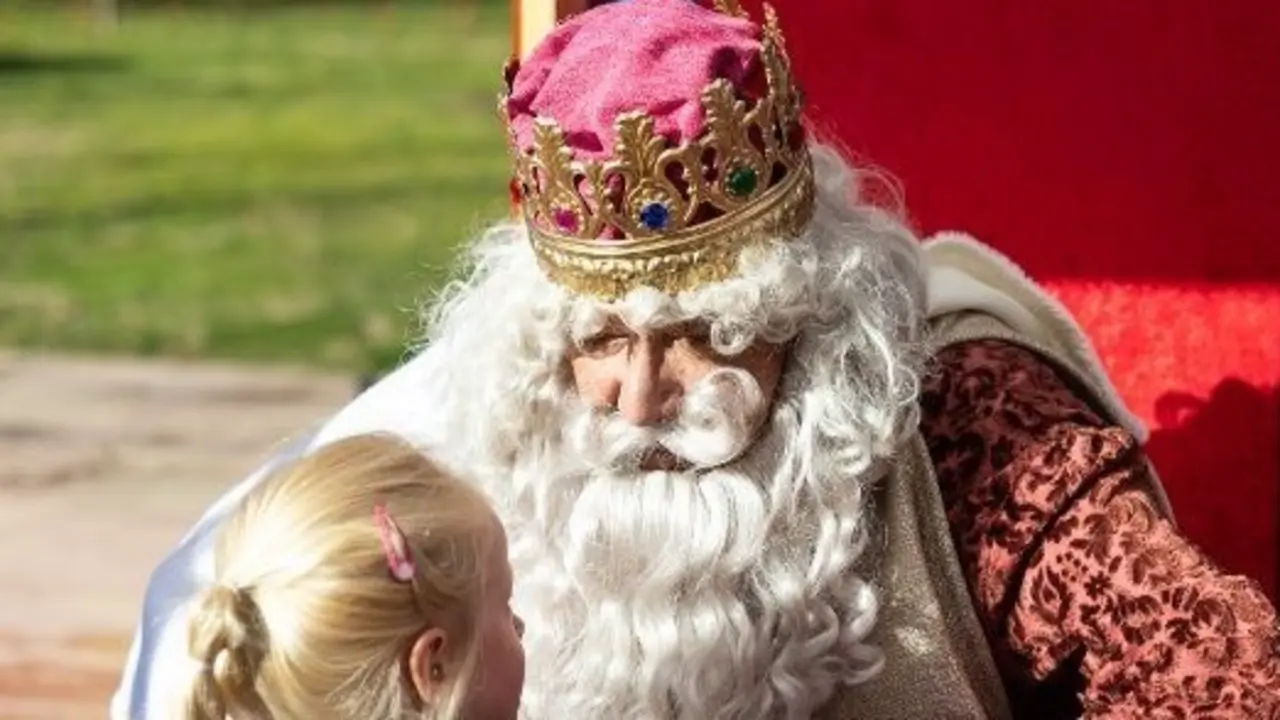Melchor con una ni&ntilde;a.