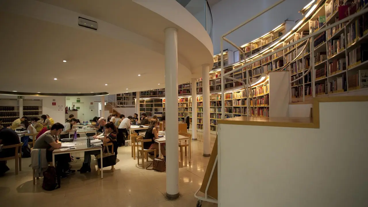 Biblioteca Pedro Salinas.