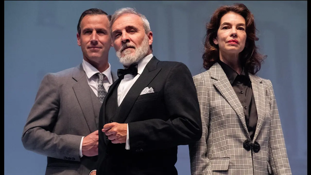 Escena de 'Testigo de cargo'. Imagen cedida por el Teatro Fern&aacute;n G&oacute;mez.