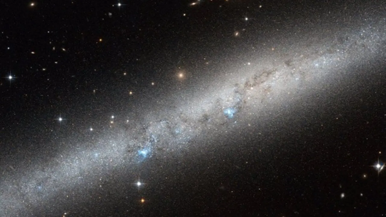 Imagen del espacio con estrellas y planetas.