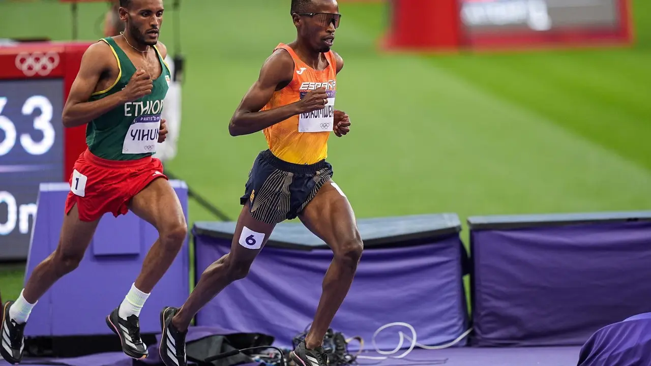 Thierry Ndikumwenayo of Spain competes in the Men's 5000m Final of Athletics at Stade de France during the Paris 2024.