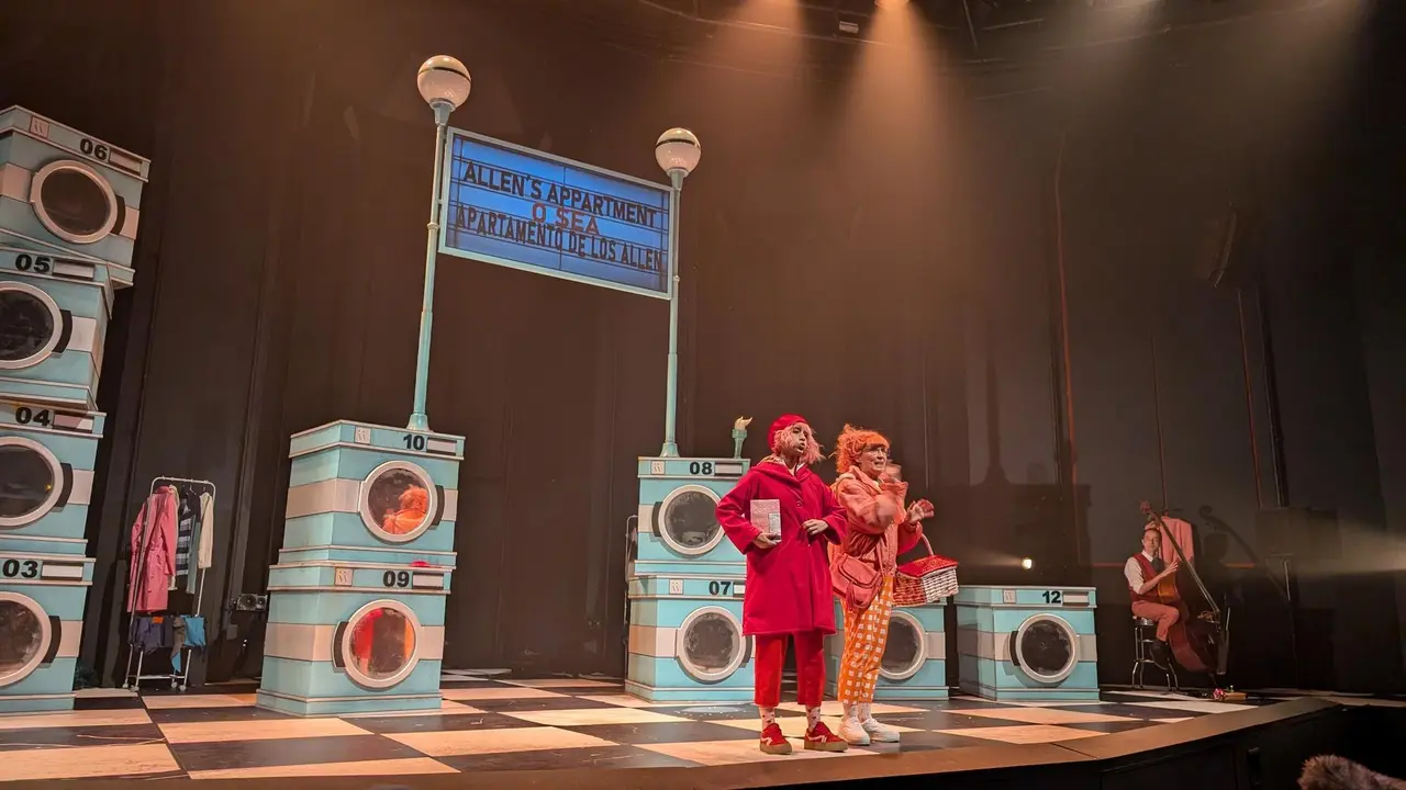 Un momento de la obra 'Caperucita en Manhattan', de Carmen Mart&iacute;n Gaite interpretada en el Teatro de la Abad&iacute;a.