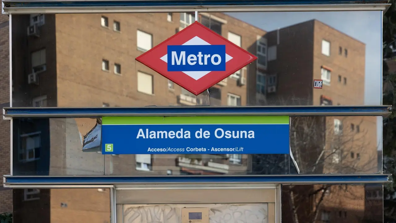 La estaci&oacute;n de metro Alameda de Osuna, a 31 de enero de 2024, en Madrid (Espa&ntilde;a).