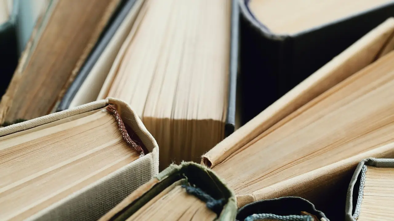 Cantos de libros juntos.