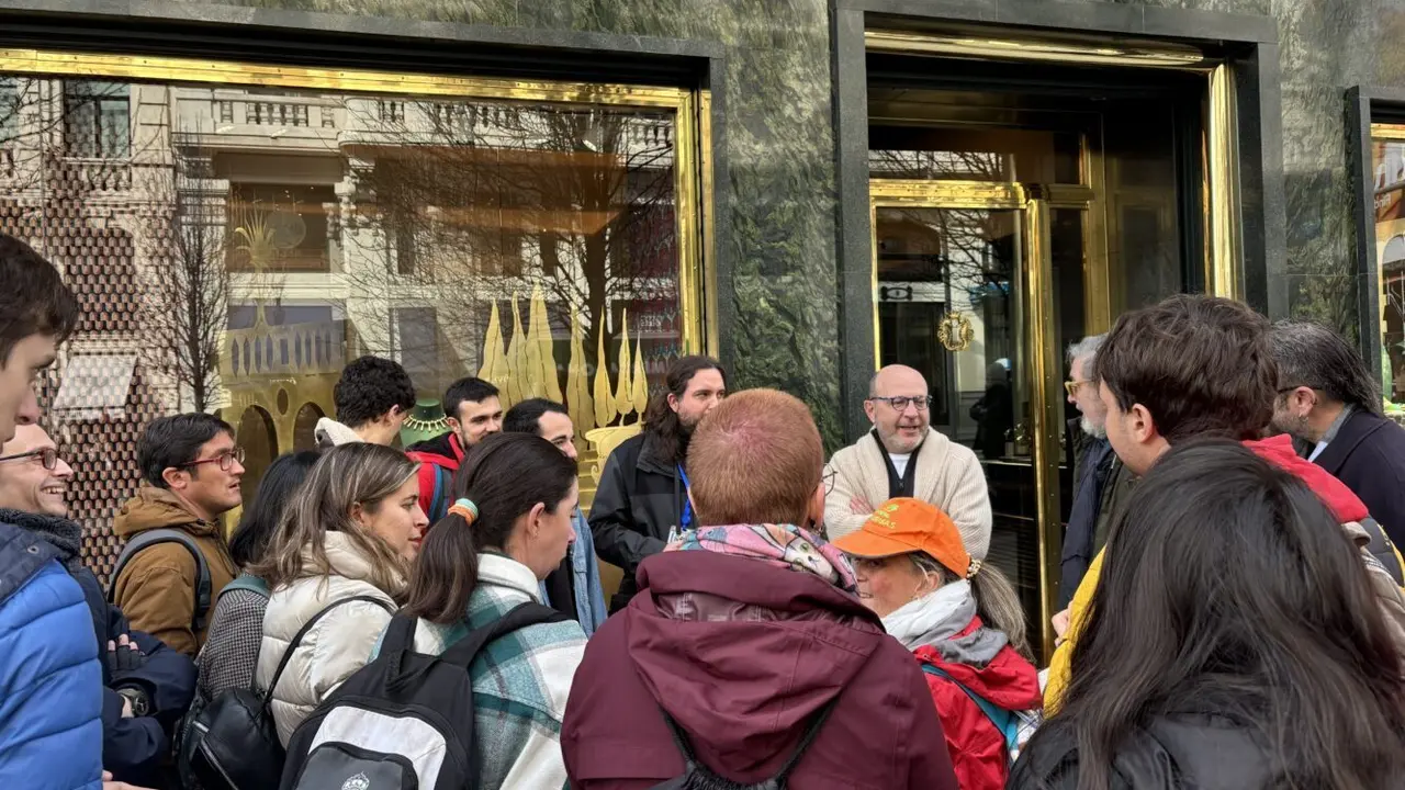 Fern&aacute;ndez en la actividad 'Con ojos de gato'. Imagen cedida por el Ayuntamiento de Madrid.
