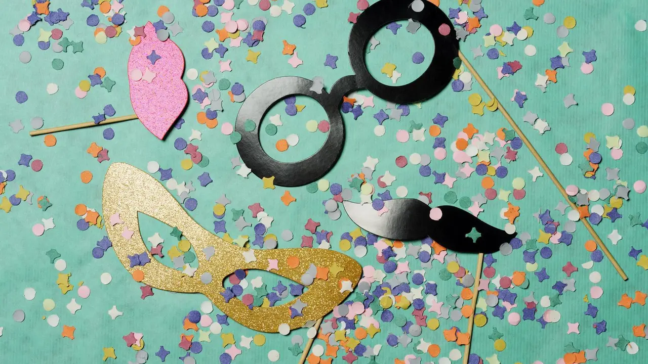 Imagen de archivo de accesorios de carnaval.