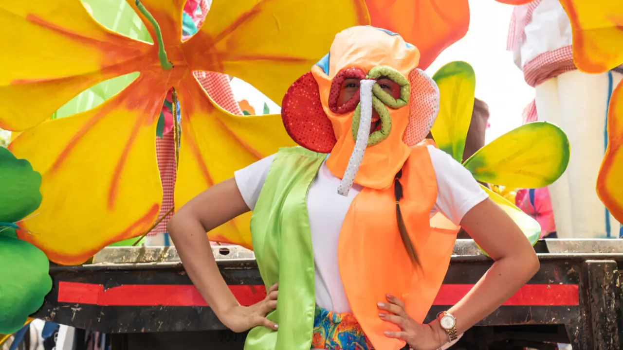 Mujer disfrazada celebrando Carnaval. Imagen de archivo.