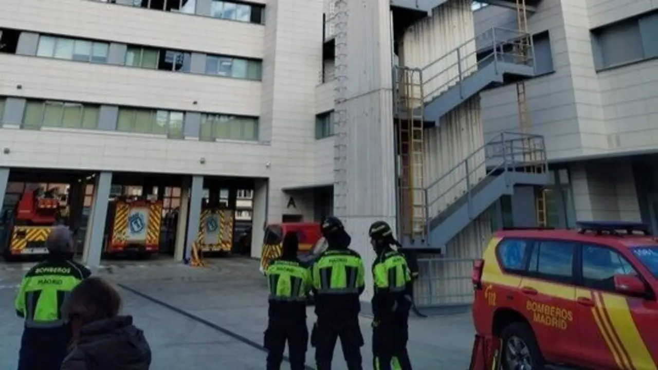 Maniobras en el nuevo parque 5&ordm; de Bomberos de Madrid, en el distrito de Usera.