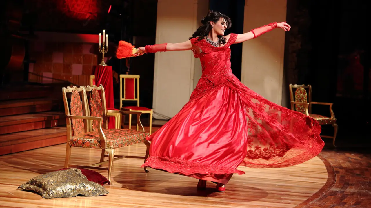 La compa&ntilde;&iacute;a de &oacute;pera catalana NovAria y su puesta en escena de 'La Traviata'.