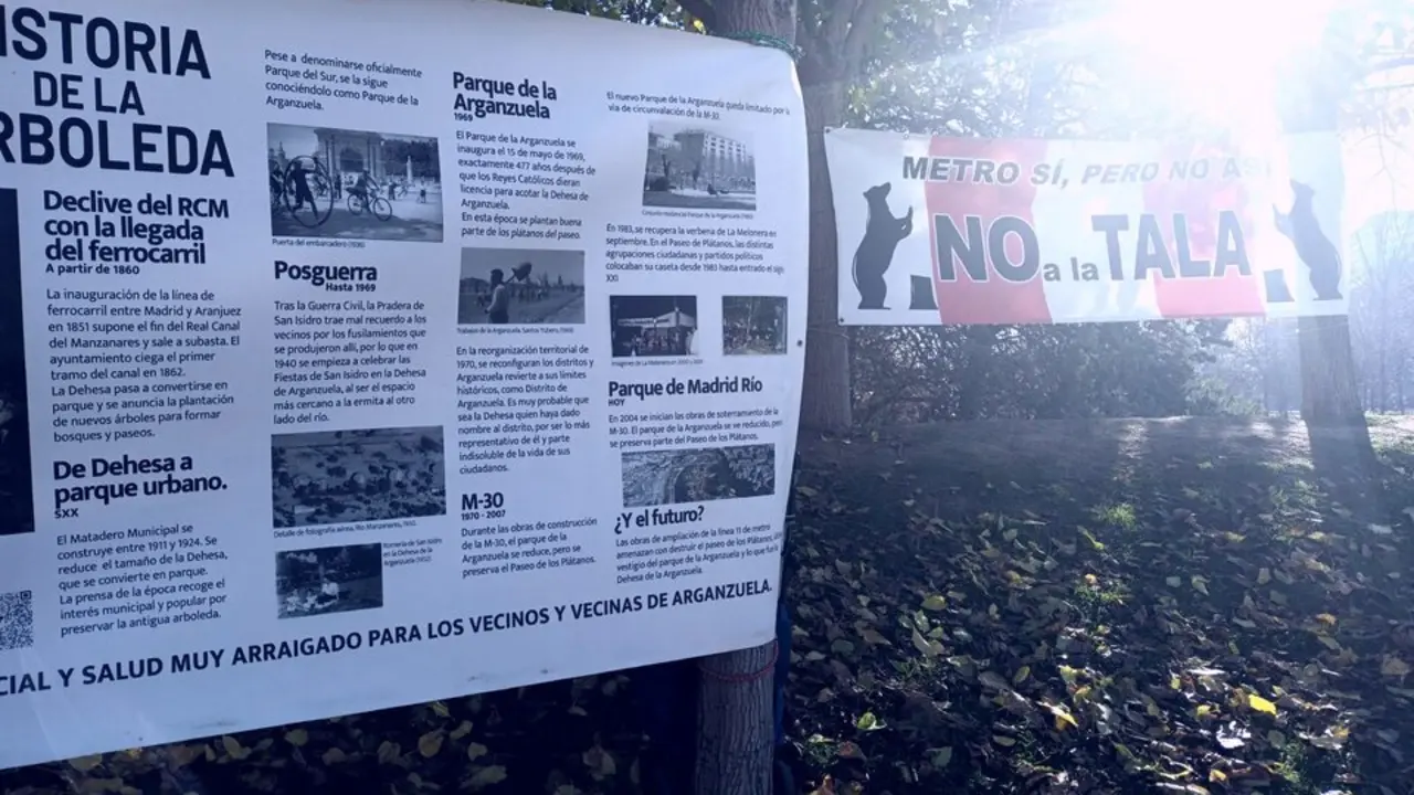 Cartel sobre la historia de la arboleda en el parque de Arganzuela. Imagen de archivo.