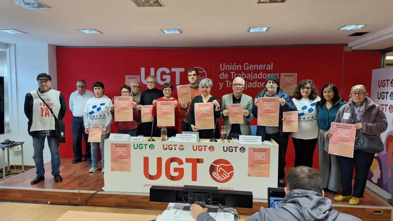 Representantes de sindicatos, asociaciones y partidos pol&iacute;ticos piden que las 40 nuevas residencias de mayores que se van a construir en la Comunidad de Madrid sean de gesti&oacute;n p&uacute;blica, el 12 de marzo de 2025, en Madrid.