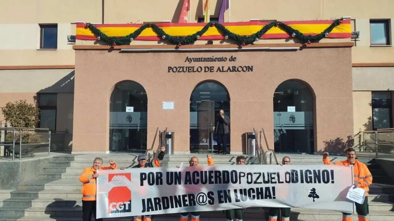 Trabajadores del servicio de mantenimiento de parques y jardines de Pozuelo.
